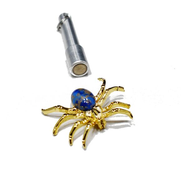 Spider Blue Glitter Lucite Brooch, Gold Plated, 1960s Vintage Brooch - Picture 10 of 10